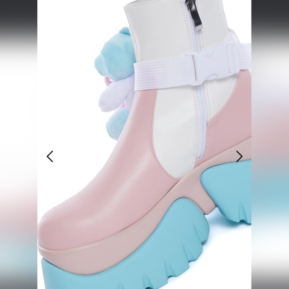 Melanie Martinez x koi - Picture 3 of 4